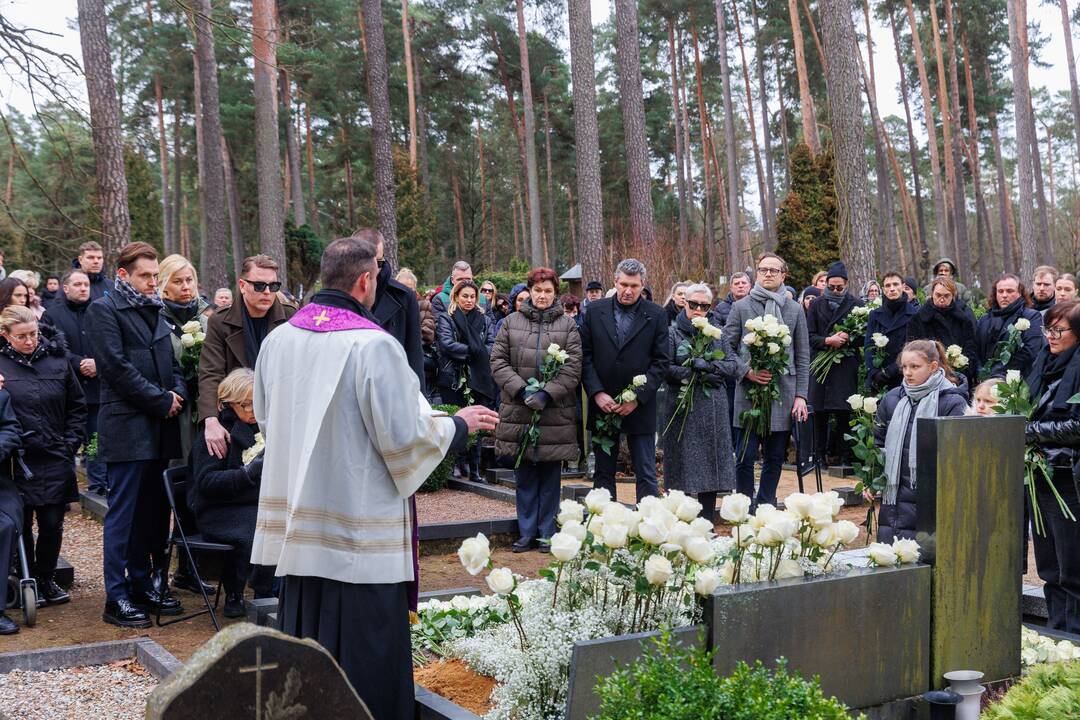 A. Jagelavičiūtės laidotuvės Karmėlavos kapinėse