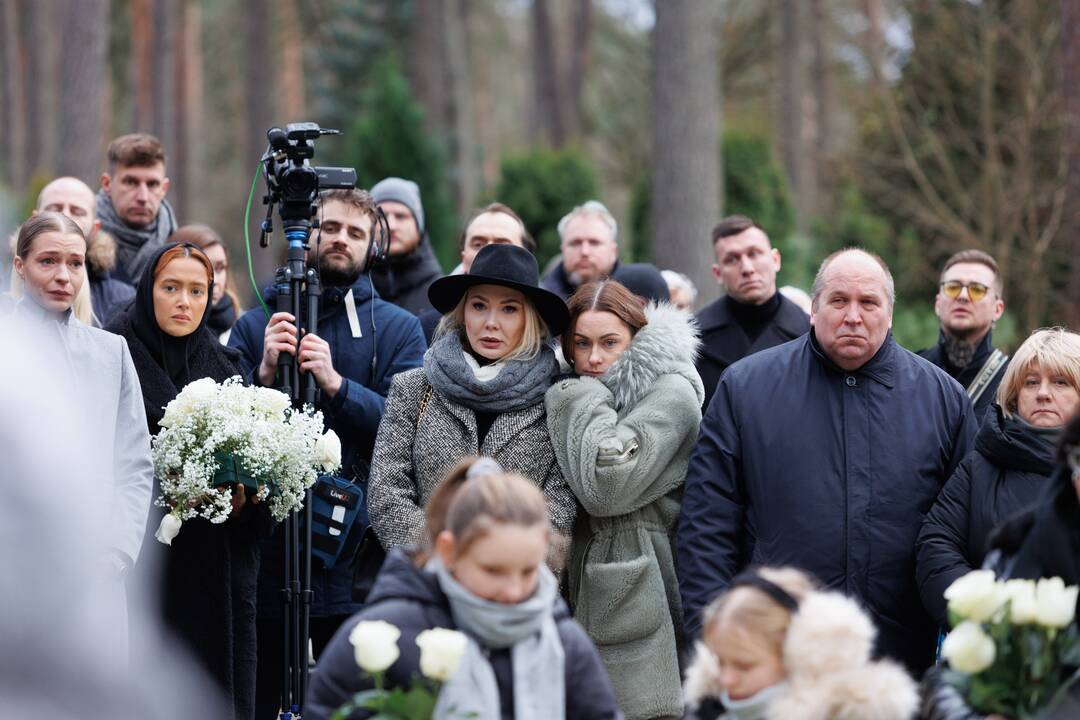 A. Jagelavičiūtės laidotuvės Karmėlavos kapinėse