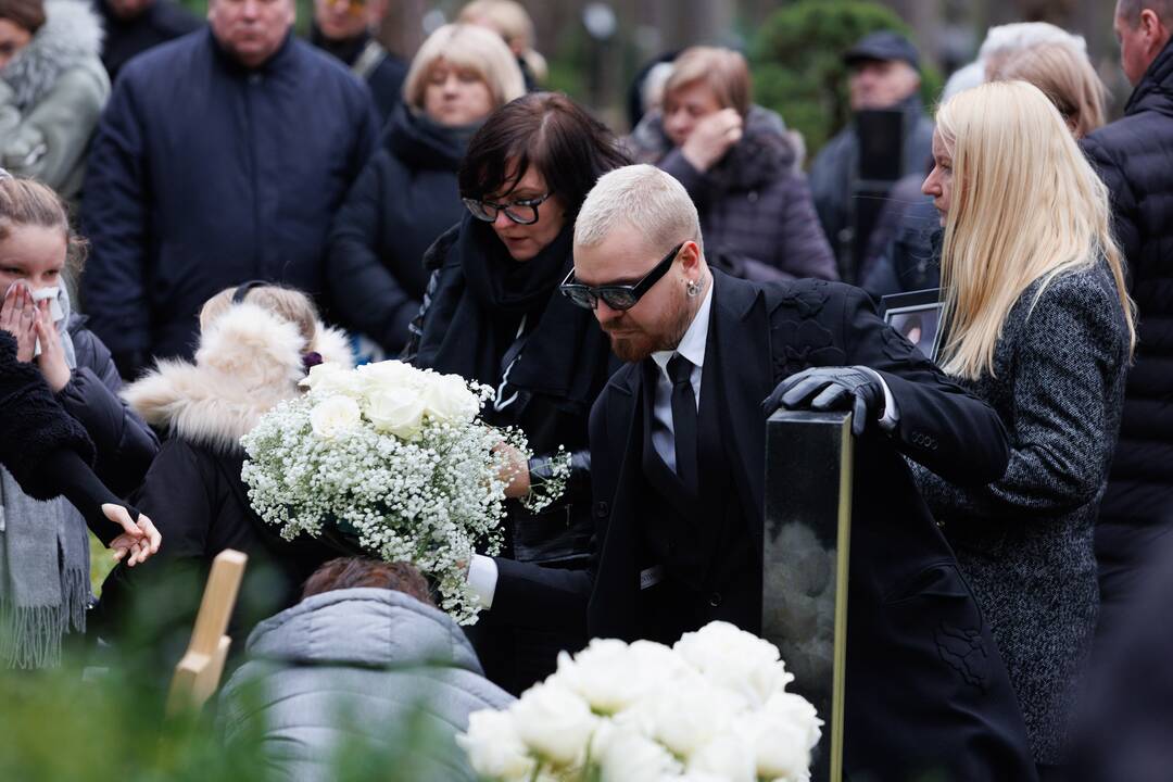 A. Jagelavičiūtės laidotuvės Karmėlavos kapinėse