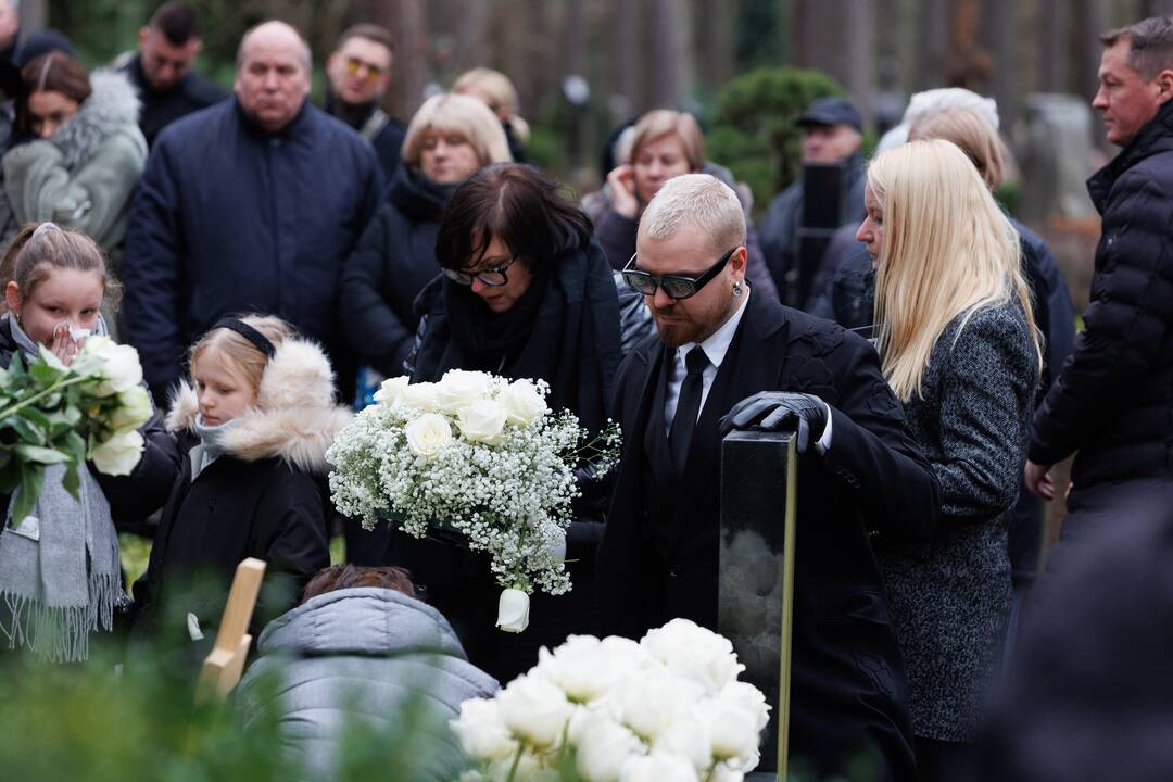 A. Jagelavičiūtės laidotuvės Karmėlavos kapinėse