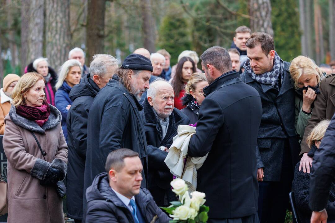A. Jagelavičiūtės laidotuvės Karmėlavos kapinėse