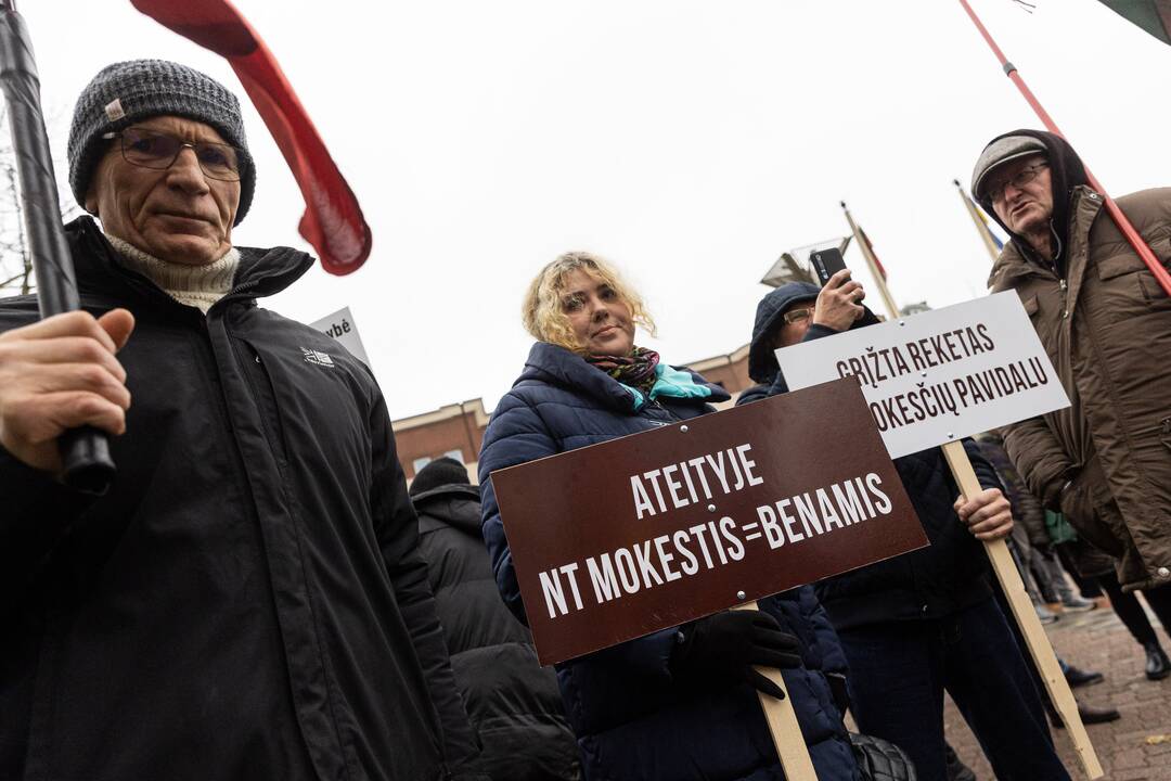Prie Seimo – mitingas dėl NT mokesčio