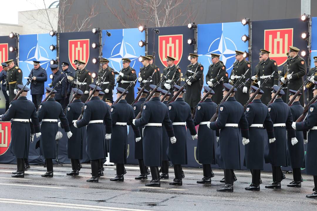 Iškilmingas karinis paradas Vilniuje