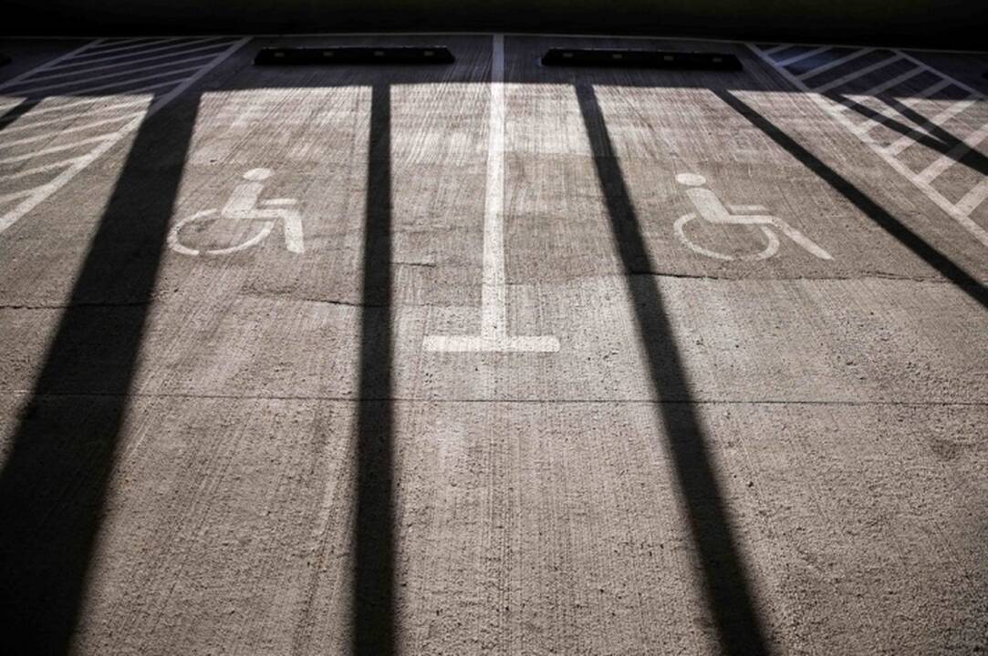 Neįgaliųjų ženklų ant merų automobilių nebus – ministerija suklydo