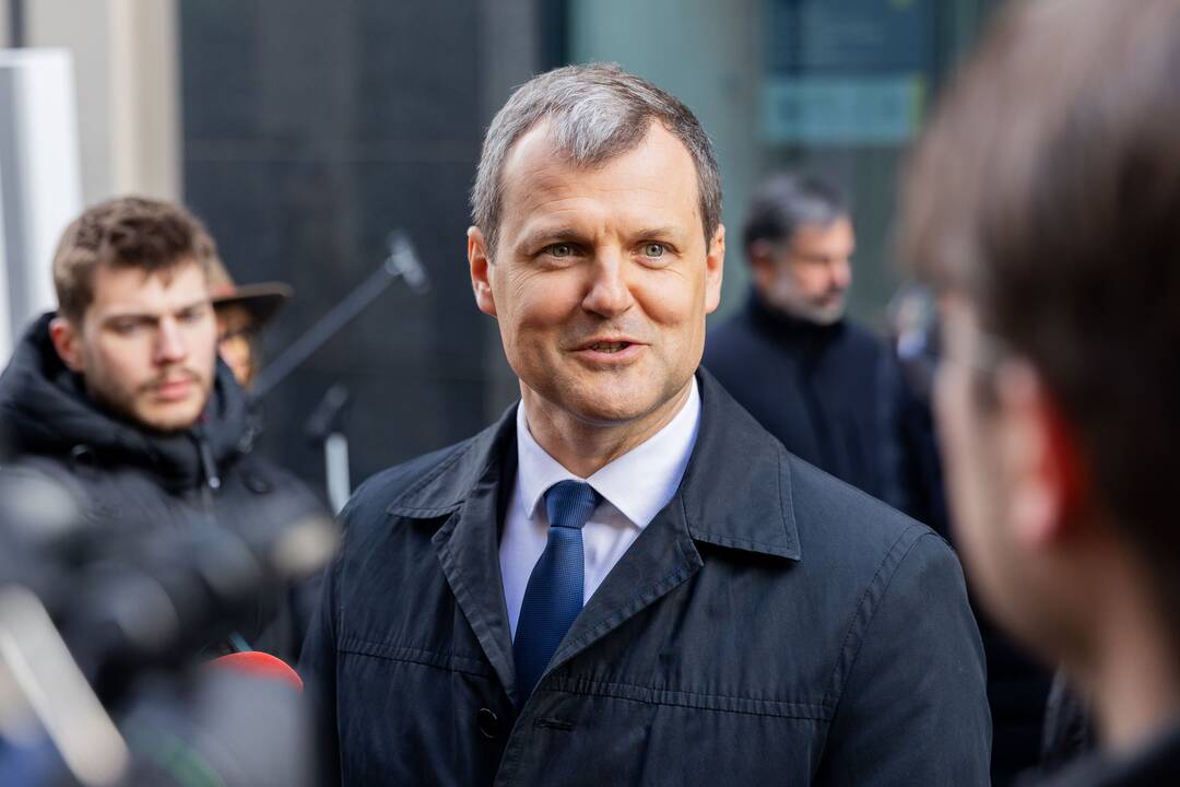 Paluckas: galinčių dirbti su įslaptinta informacija Seimo narių užteks