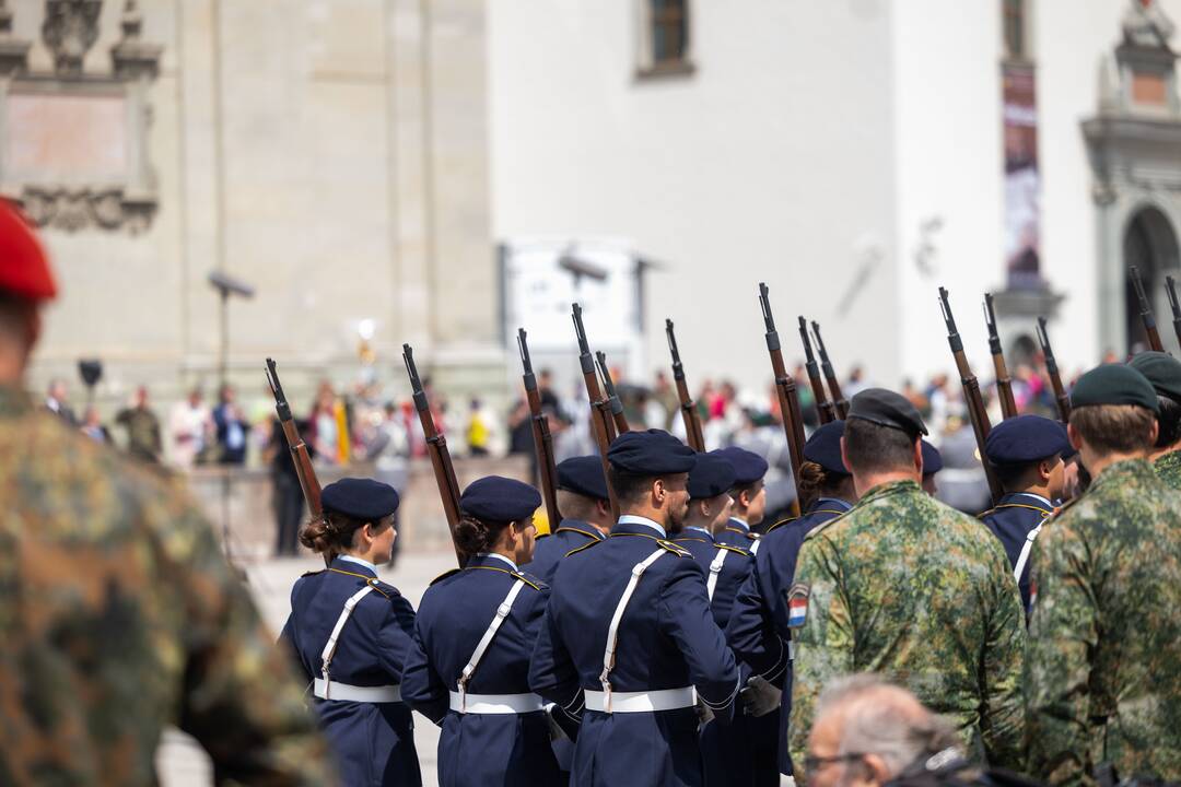 Vokietijos 45-osios šarvuotosios brigados inauguracija