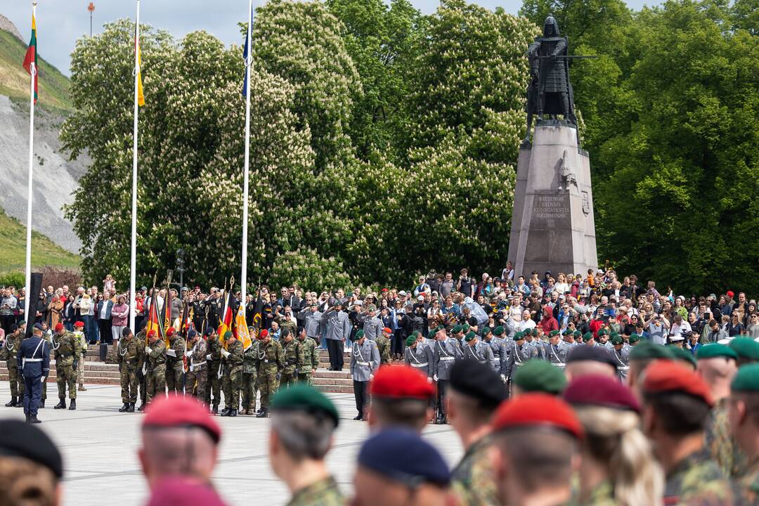 Vokietijos 45-osios šarvuotosios brigados inauguracija