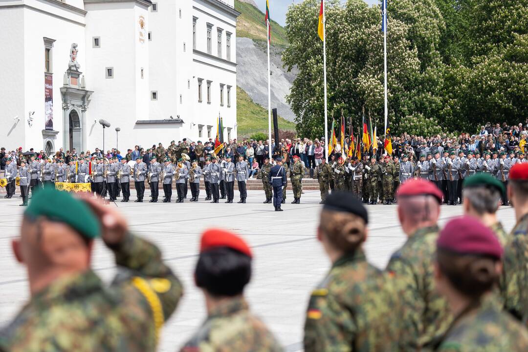 Vokietijos 45-osios šarvuotosios brigados inauguracija