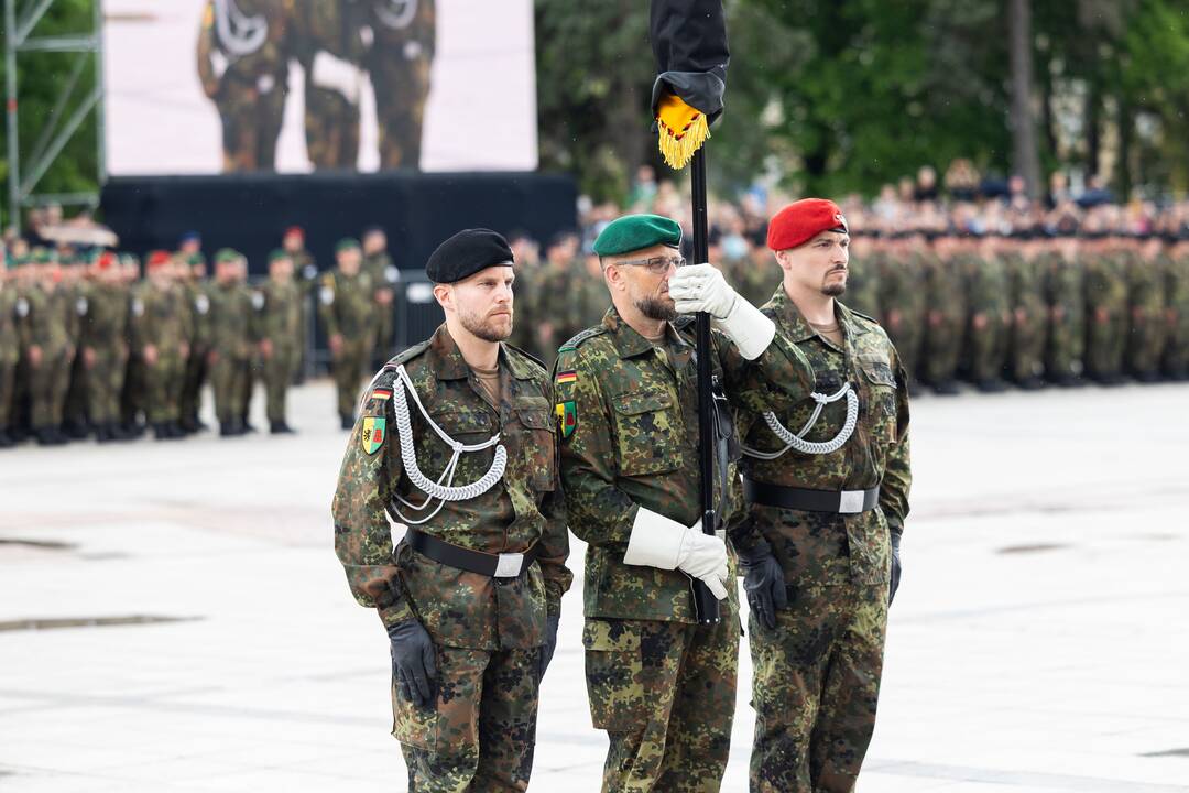 Vokietijos 45-osios šarvuotosios brigados inauguracija