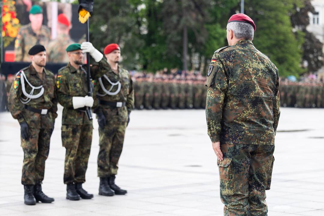 Vokietijos 45-osios šarvuotosios brigados inauguracija