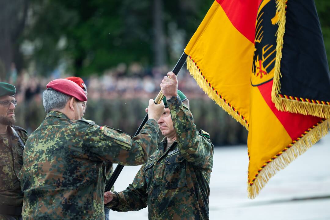 Vokietijos 45-osios šarvuotosios brigados inauguracija