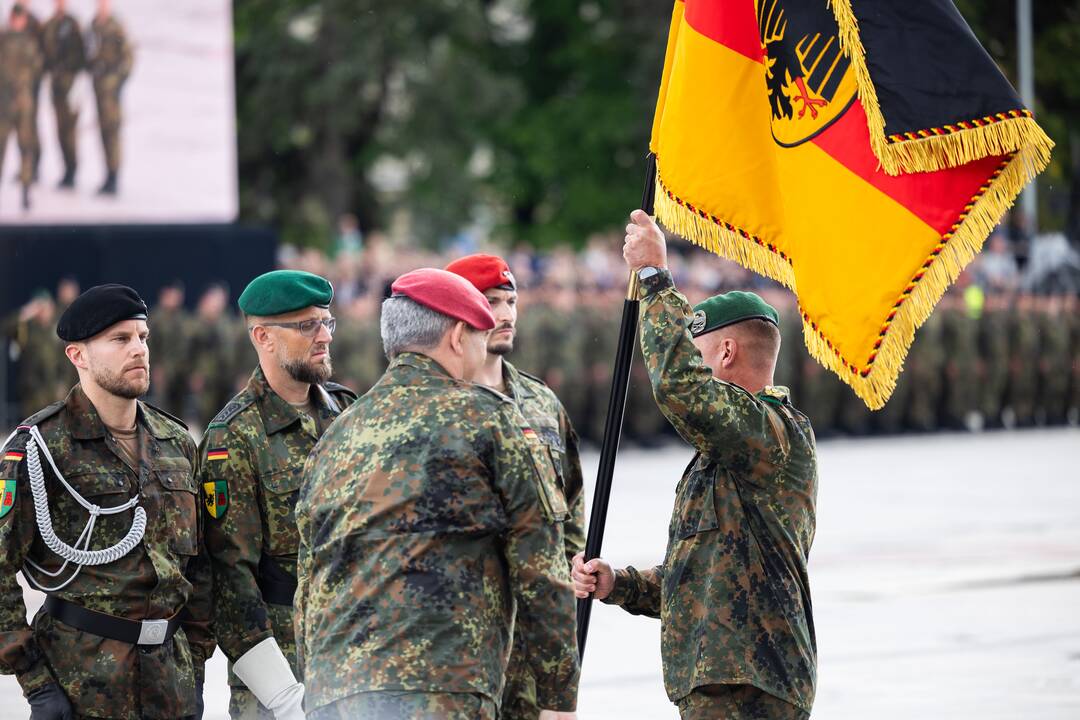 Vokietijos 45-osios šarvuotosios brigados inauguracija
