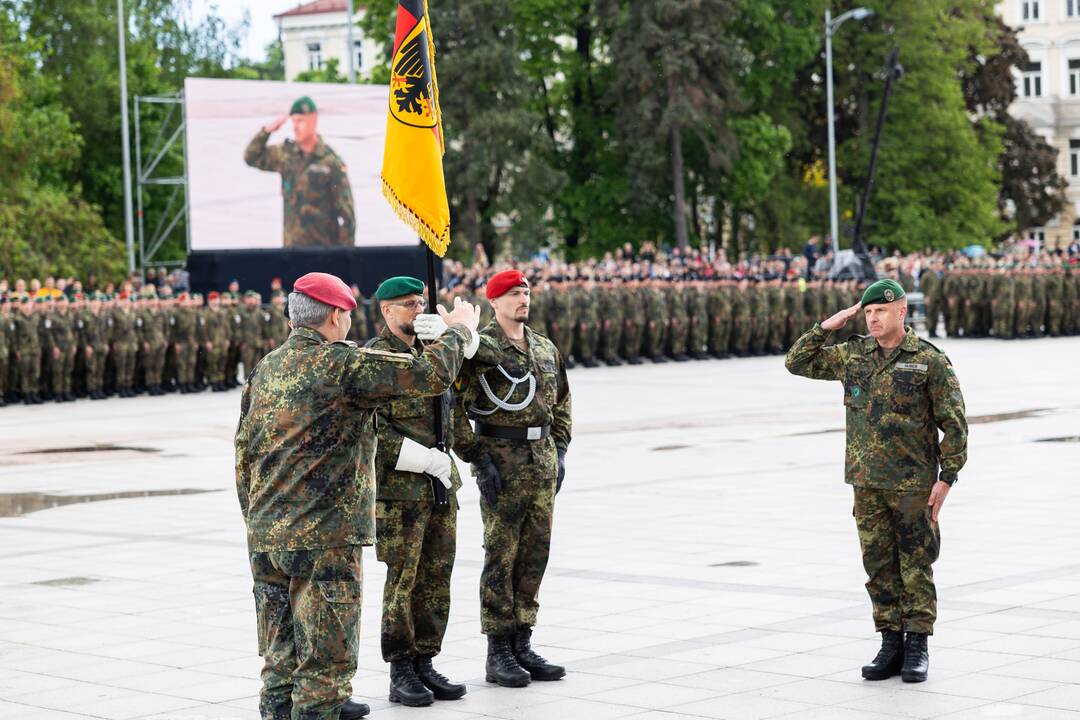 Vokietijos 45-osios šarvuotosios brigados inauguracija