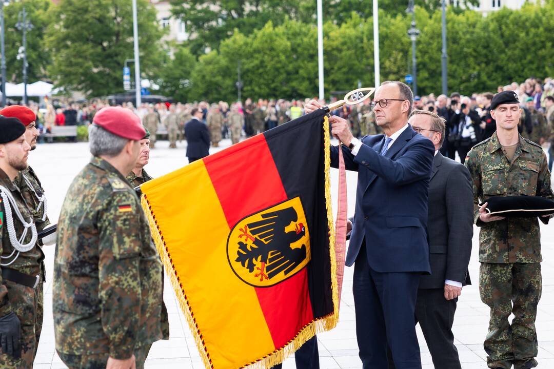 Vokietijos 45-osios šarvuotosios brigados inauguracija