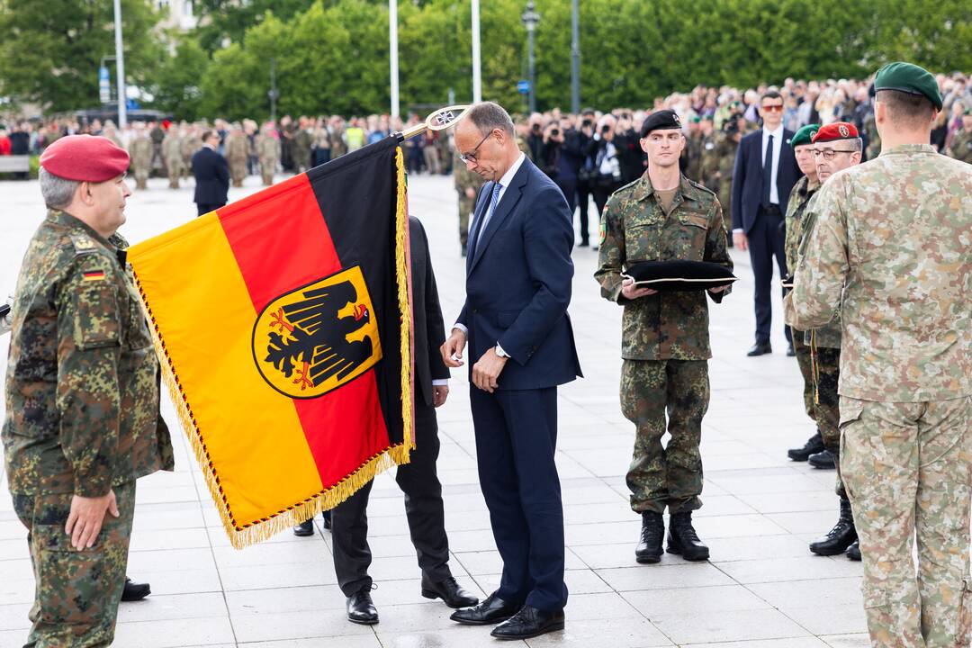 Vokietijos 45-osios šarvuotosios brigados inauguracija