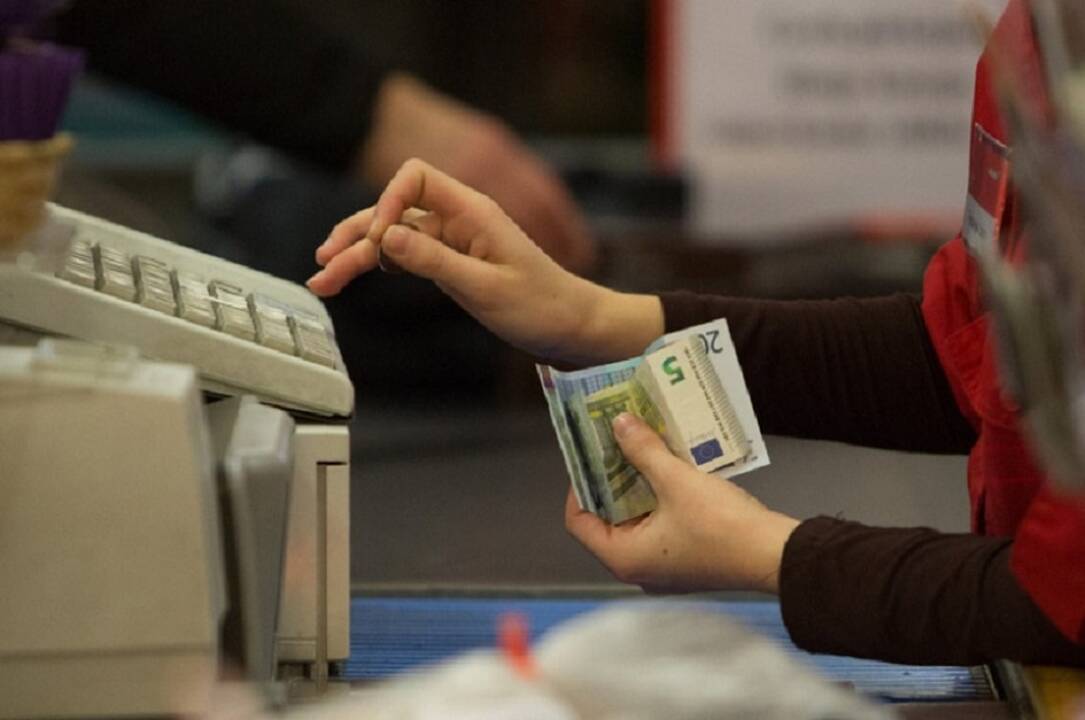 Grasindamas darbuotojai vyras Vilniuje apiplėšė kasą, pas jo sėbrą rasta narkotikų