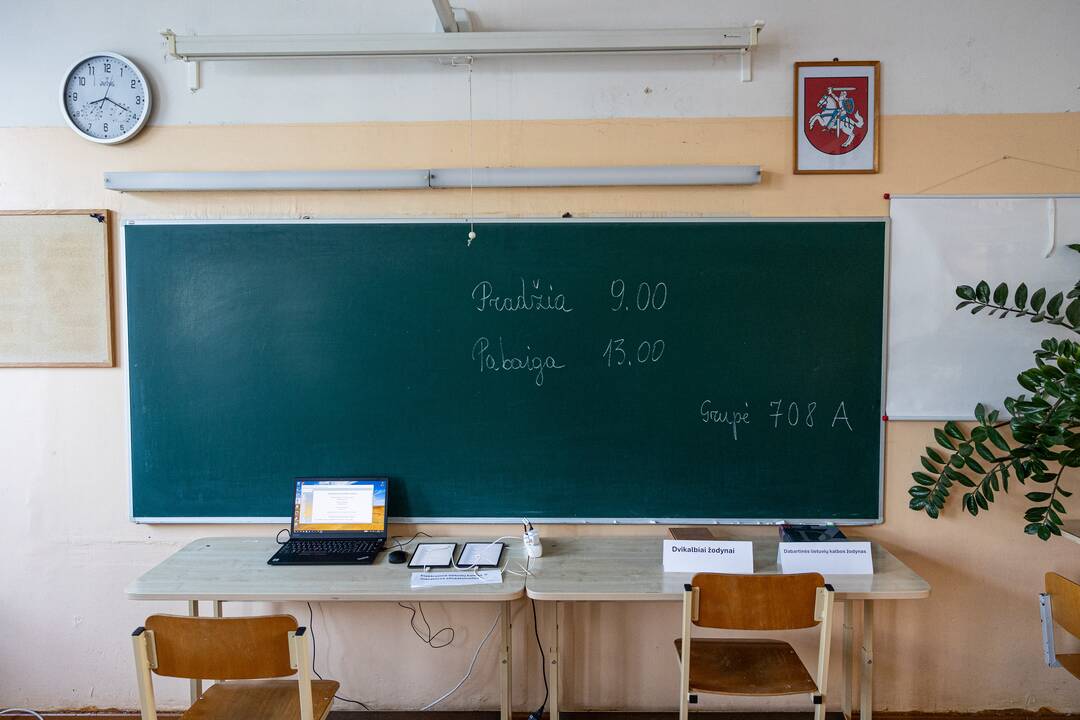 Abiturientai laiko valstybinį lietuvių kalbos egzaminą