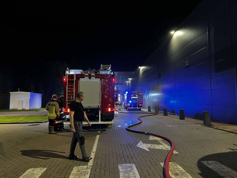 Pranešta apie Europos prospekte degantį angarą