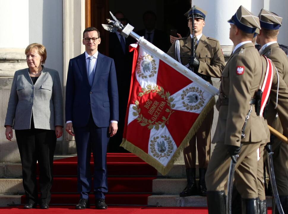 Angela Merkel ir  Mateuszas Morawieckis