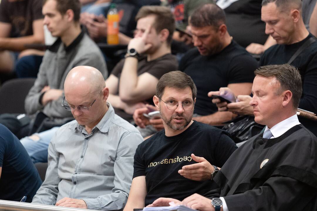 Riaušių prie Seimo byla: nepavyko nušalinti teisėjo M. Striauko