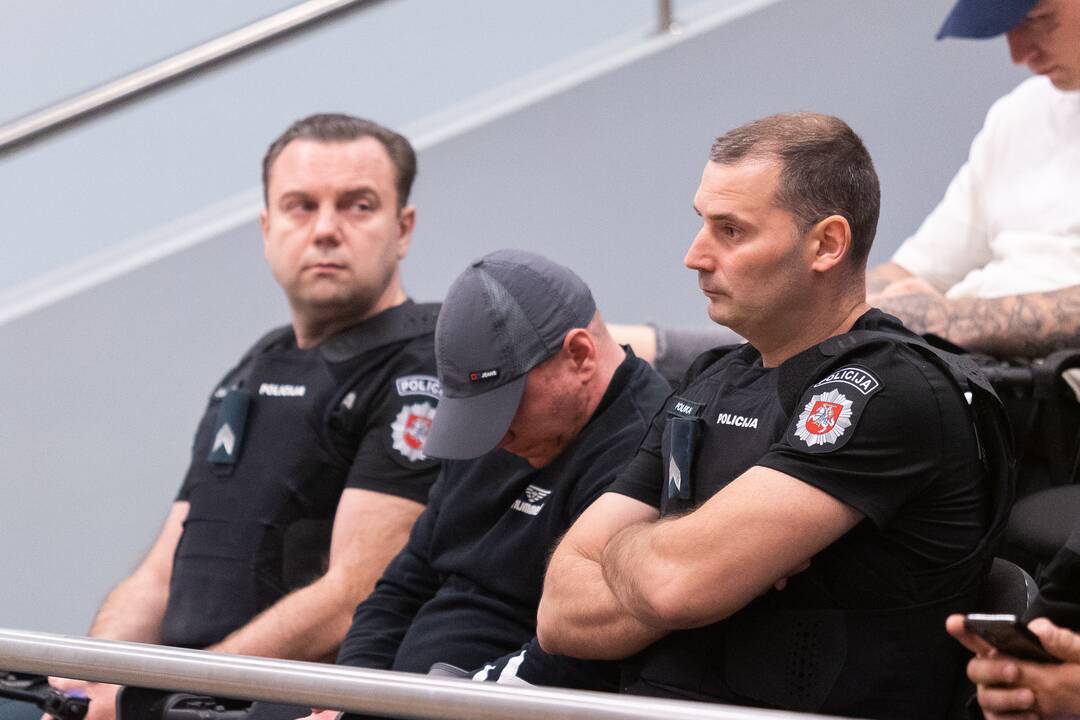 Riaušių prie Seimo byla: nepavyko nušalinti teisėjo M. Striauko