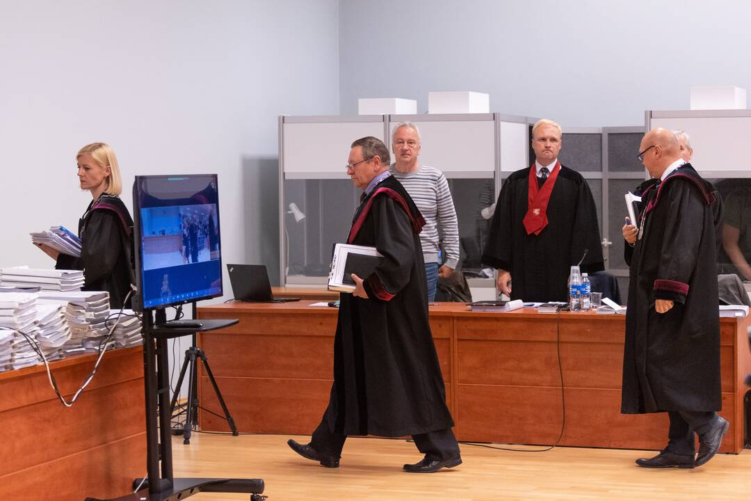 Riaušių prie Seimo byla: nepavyko nušalinti teisėjo M. Striauko