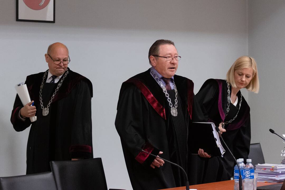 Riaušių prie Seimo byla: nepavyko nušalinti teisėjo M. Striauko