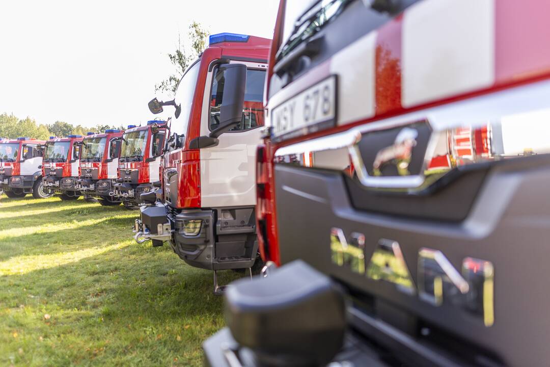 Priešgaisrinėms gelbėjimo tarnyboms perduoti 47 automobiliai