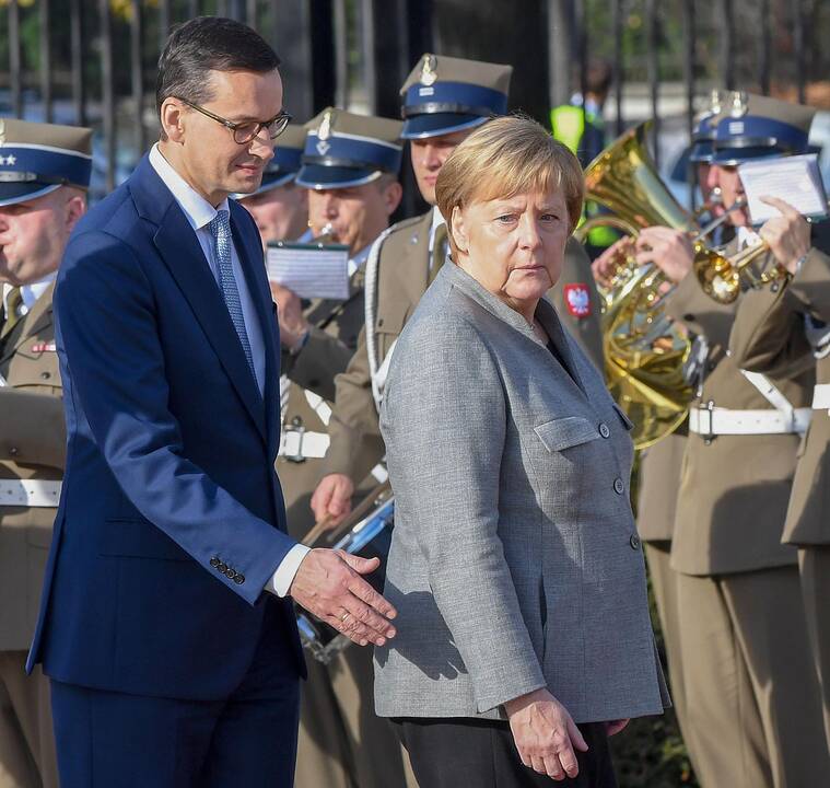 Angela Merkel ir  Mateuszas Morawieckis