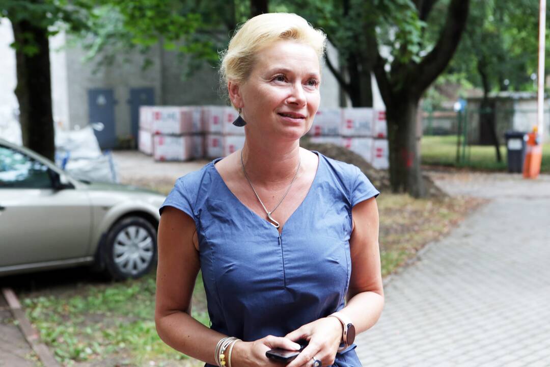 Rūpesčiai: parką atnaujinantys darbininkai norėtų, kad čia žmonės nevaikštinėtų, taip visiems būtų saugiau.
