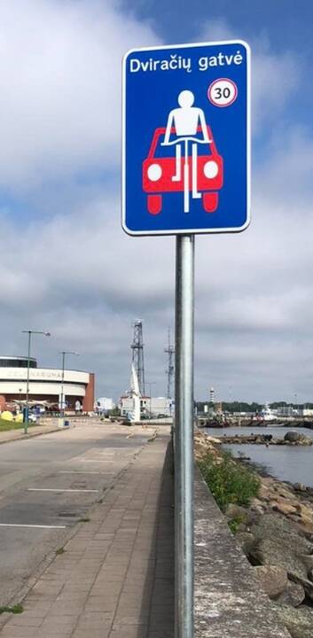Šiurpu: kai kuriems paspirtukų vairuotojams važiuoti prieš eismą – kasdienybė. 