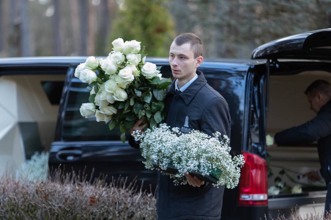 A. Jagelavičiūtės laidotuvės Karmėlavos kapinėse