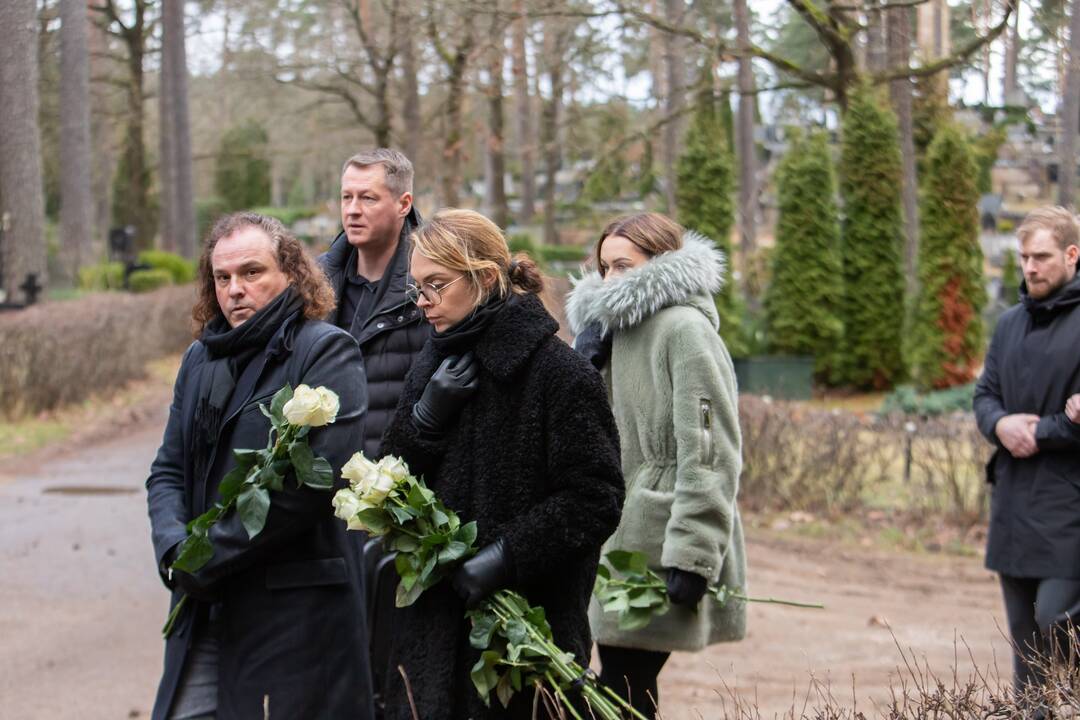 A. Jagelavičiūtės laidotuvės Karmėlavos kapinėse