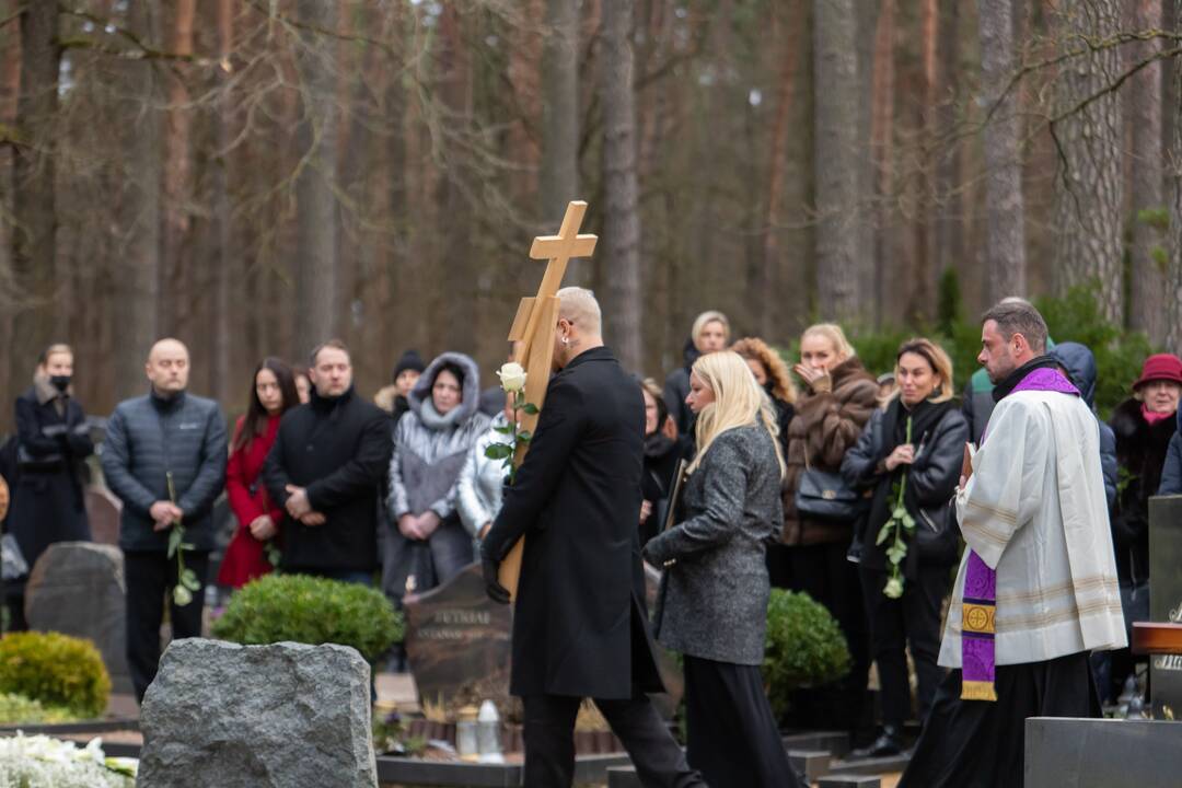 A. Jagelavičiūtės laidotuvės Karmėlavos kapinėse
