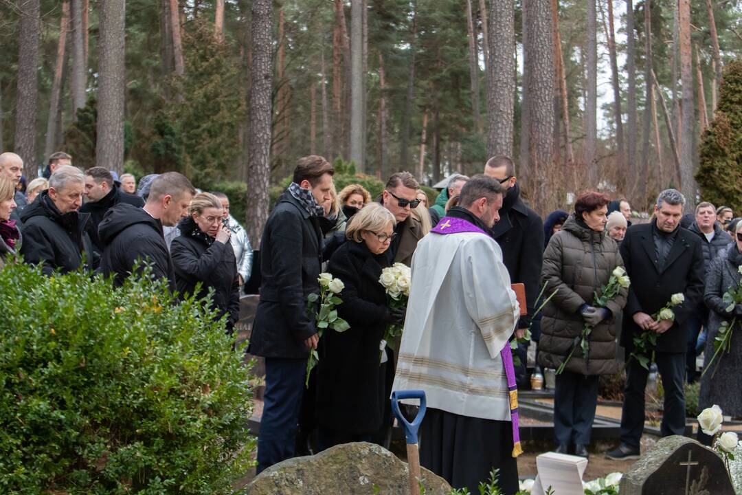 A. Jagelavičiūtės laidotuvės Karmėlavos kapinėse