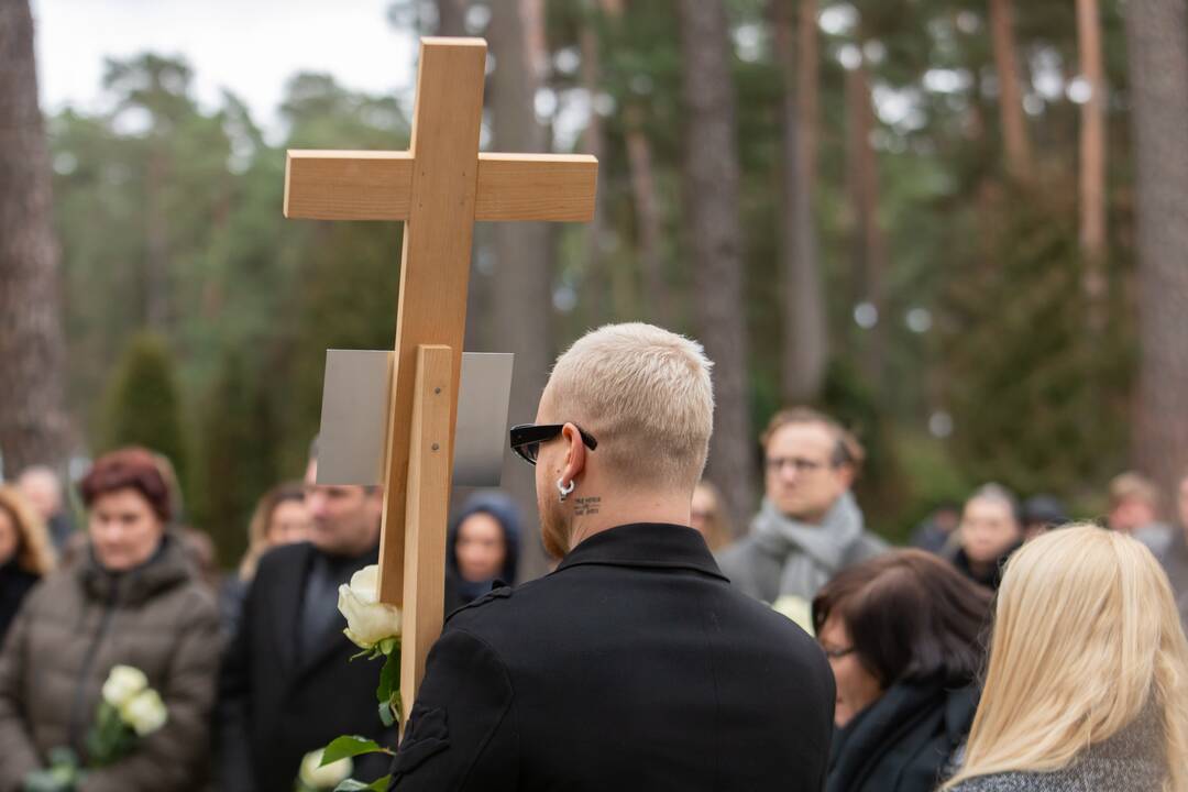 A. Jagelavičiūtės laidotuvės Karmėlavos kapinėse
