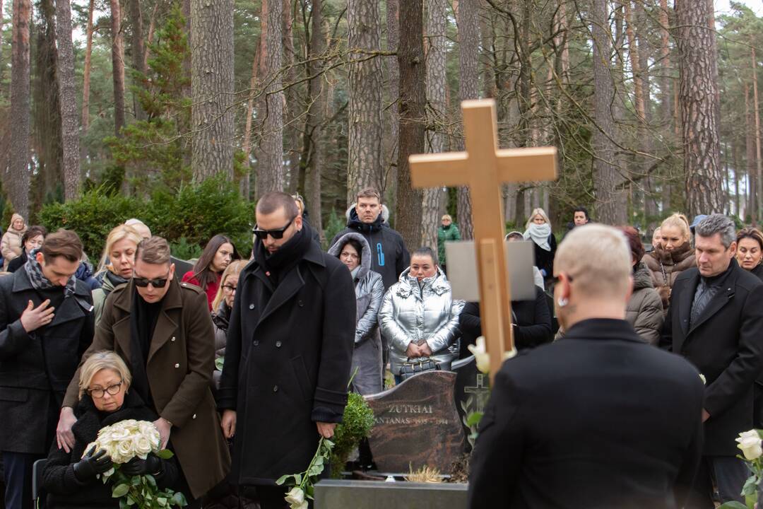 A. Jagelavičiūtės laidotuvės Karmėlavos kapinėse