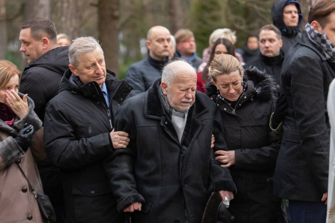 A. Jagelavičiūtės laidotuvės Karmėlavos kapinėse