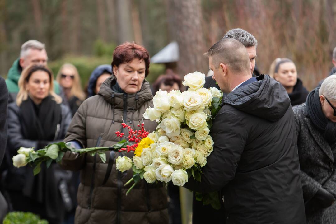 A. Jagelavičiūtės laidotuvės Karmėlavos kapinėse