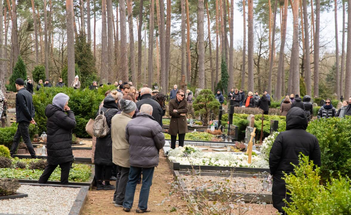 A. Jagelavičiūtės laidotuvės Karmėlavos kapinėse