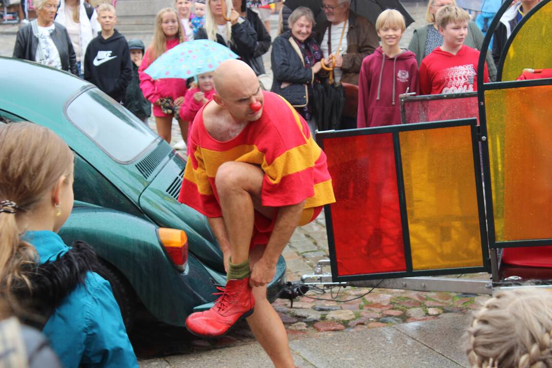 Klaipėdos gatvėje – spalvingas spektaklis