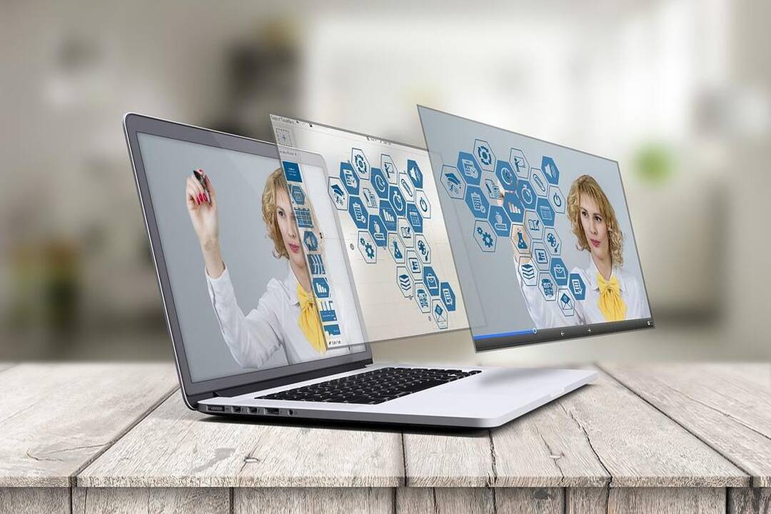 Apklausa: mokytojai imlesni išmaniosioms technologijoms nei tėvai