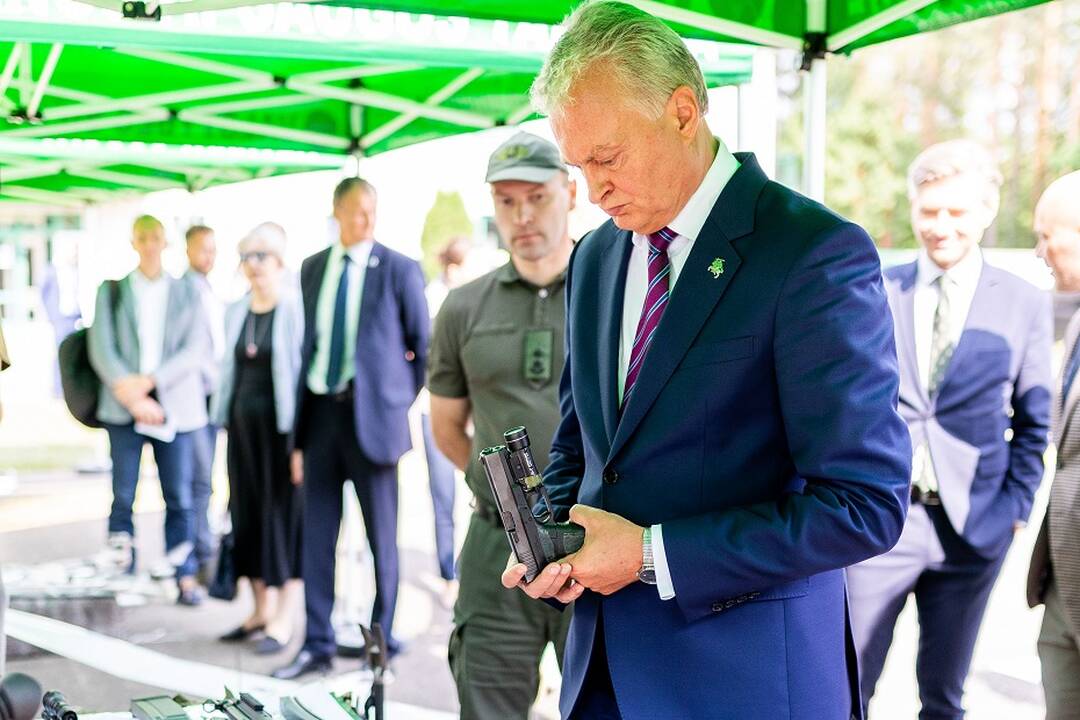 Prezidentas: siūlymai gynybą finansuoti didinant PVM – nepriimtini