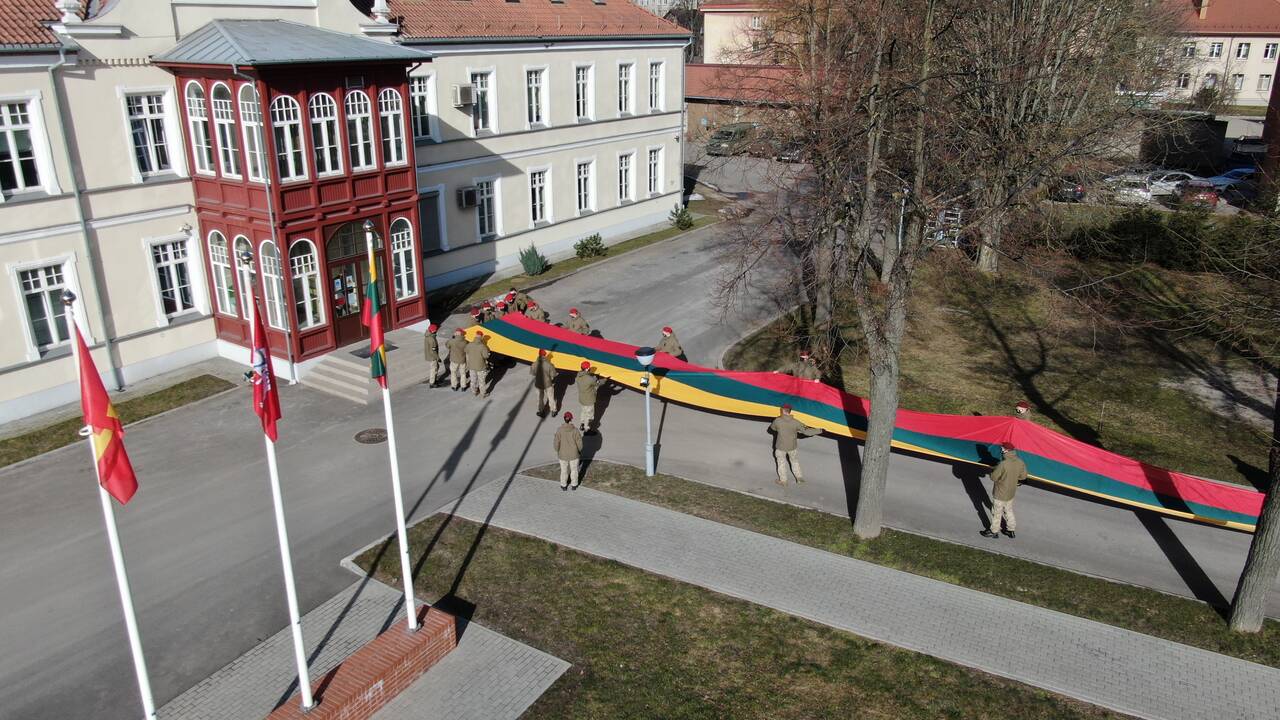 Uostamiestyje – ir rekordinio dydžio trispalvė