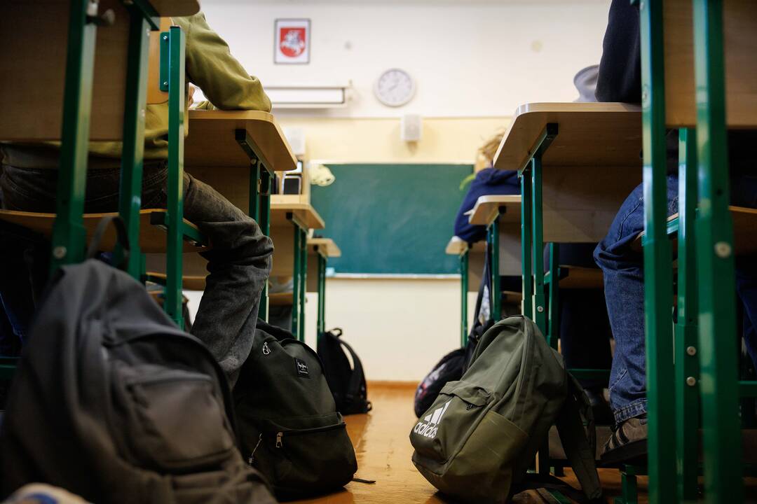 Apklausa atskleidė, kiek gyventojų pritartų trumpesniems mokslo metams