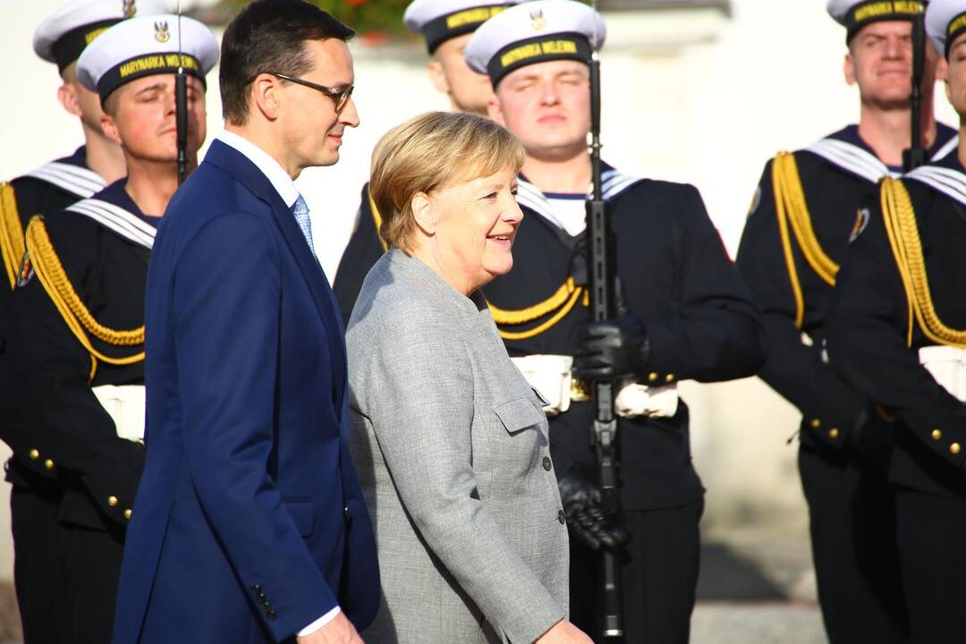 Angela Merkel ir  Mateuszas Morawieckis
