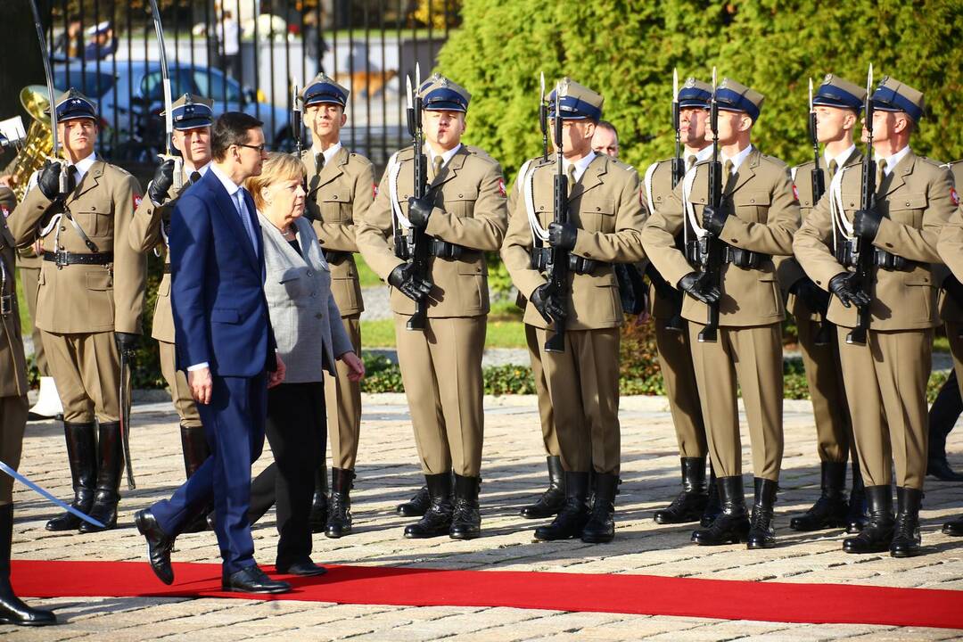 Angela Merkel ir  Mateuszas Morawieckis