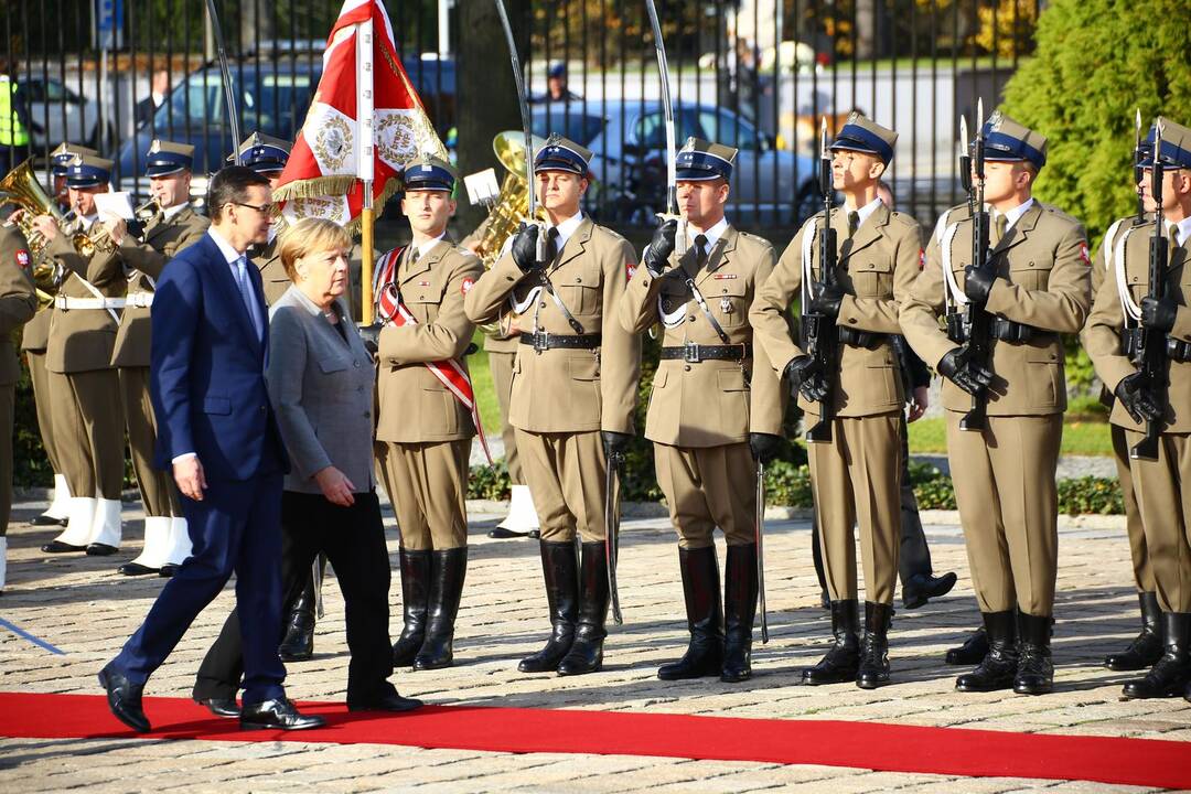 Angela Merkel ir  Mateuszas Morawieckis