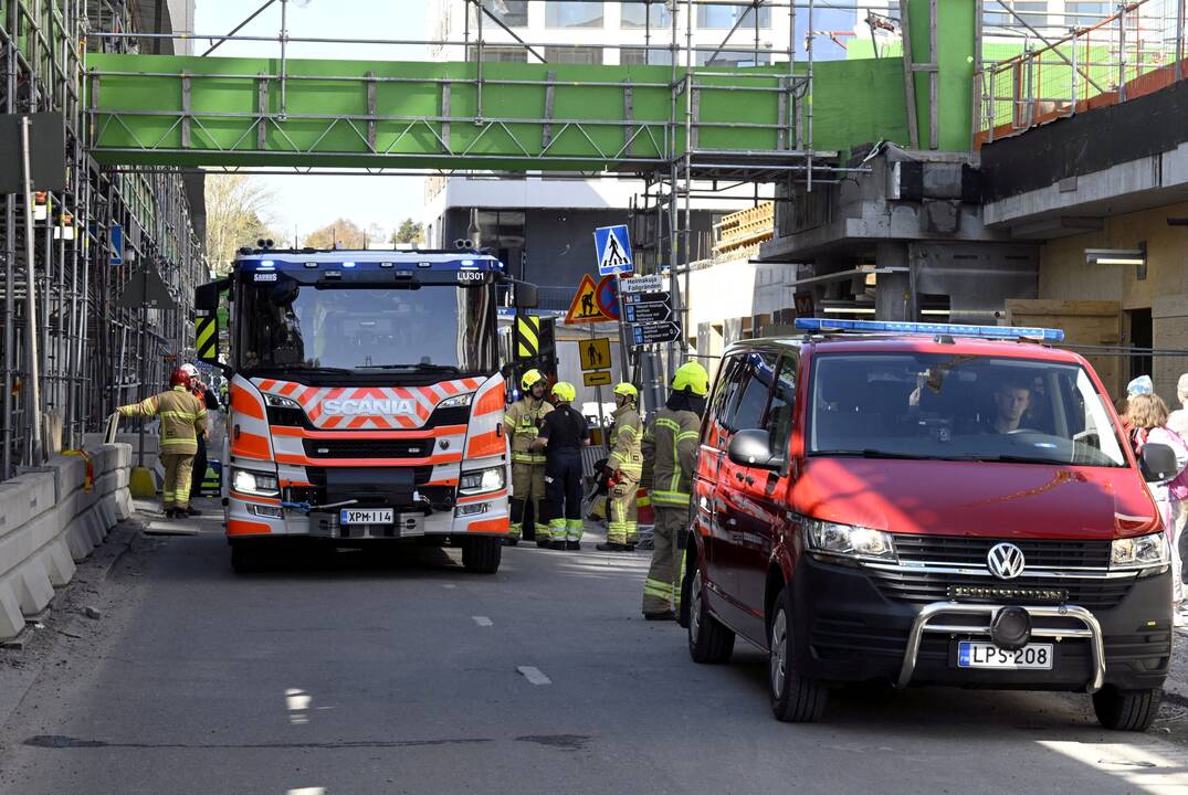Suomijoje sugriuvo laikinas pėsčiųjų tiltas: sužeisti 27 jaunuoliai