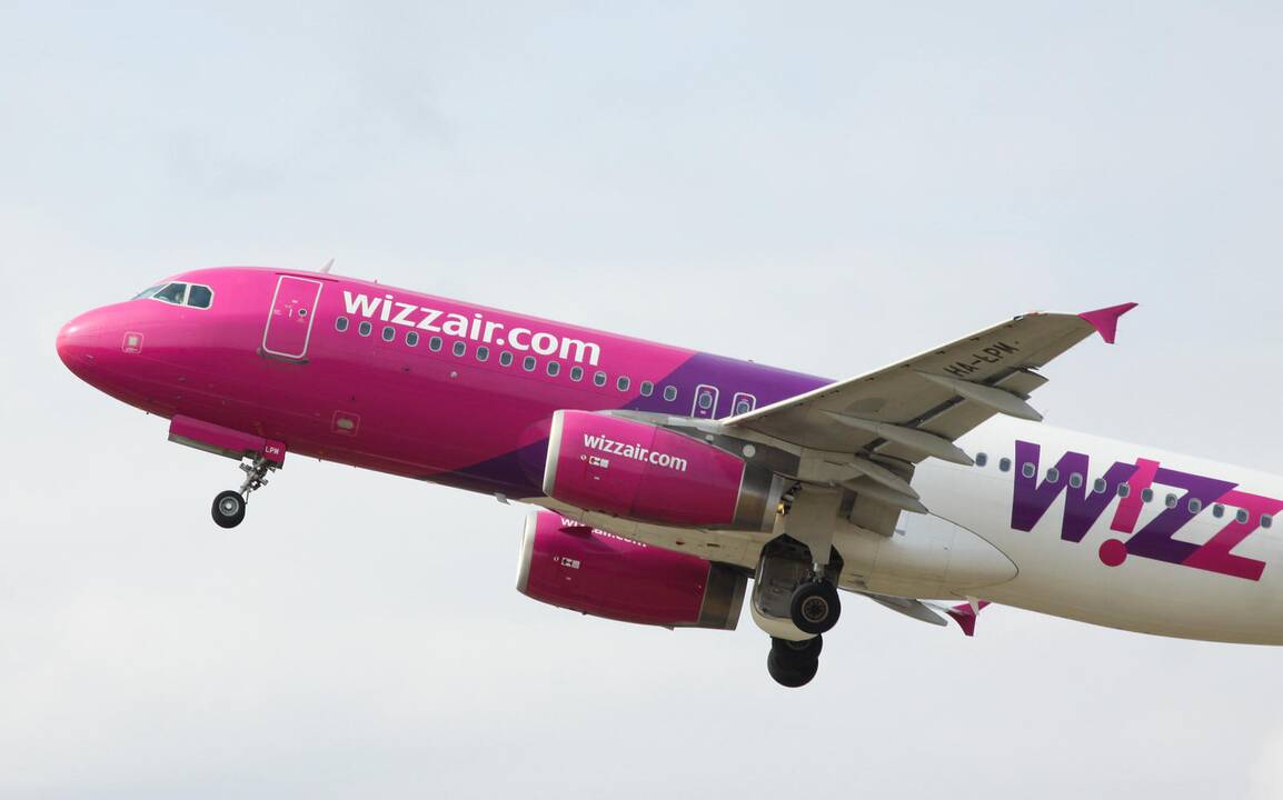 Oficialu: „Wizz Air“ stabdo keliones penkiomis kryptimis